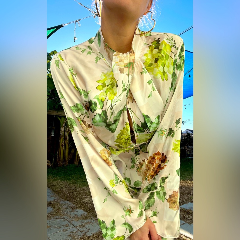 To die for silk dress. Size M-L. Flawless condition.